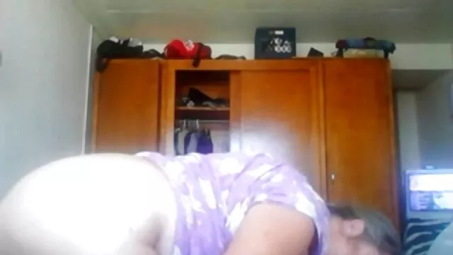 二人の若い友人は、女性のバスルームでレズビアンの性交を組織しました。 女の子 エッチ ビデオ