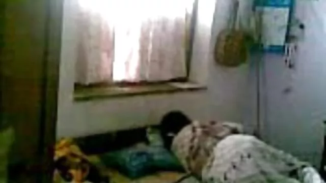 熟女と経験の魅力を持っている若いブロンド 女の子 向け 無料 エロ 動画