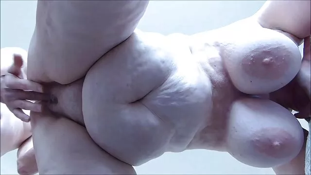 熟女は彼女の口の中に入ることを期待しておらず、彼女の猫に彼女の夫のコックを取ることに決めました。 女の子 h 無料