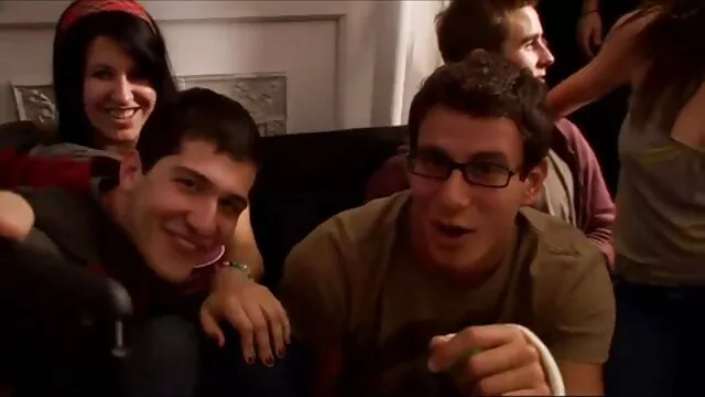 若いポルノモデルは、男とセックスしたいという野生の欲望で燃えていました。 女の子 の ため の 動画 エロ