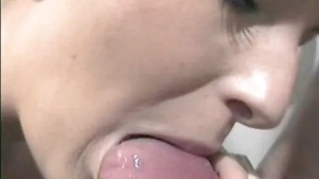 若い隣人は人を自慰行為し、彼のお尻に彼のコックを突き刺す。 女の子 の 為 の エッチ 動画