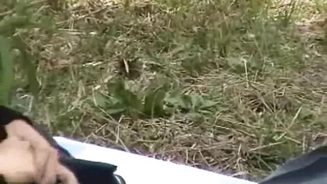 若いポルノモデルはベッドの中で癌を抱えており、その男はディルドで彼女を狂わせる。 女の子 アダルト 無料