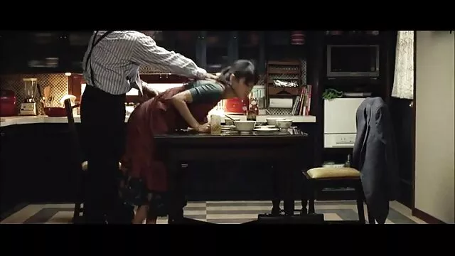 男のチンポは三人の大人のアジアのみだらによって同時に吸い込まれます。 可愛い 子 の エッチ な 動画