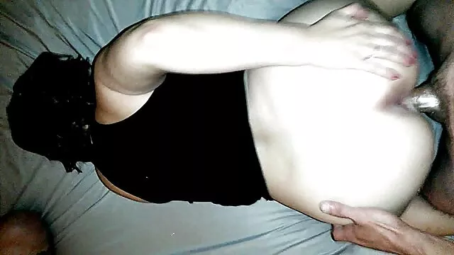 私は成熟したav女優とベッドで目が覚め、彼女とセックスするためのイニシアチブを取ることにしました。 女の子 同士 エッチ 動画