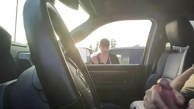 その男は、彼の過度の食欲のために、若いふしだらな女をディックで罰する準備ができていた。 動画 セックス 女性