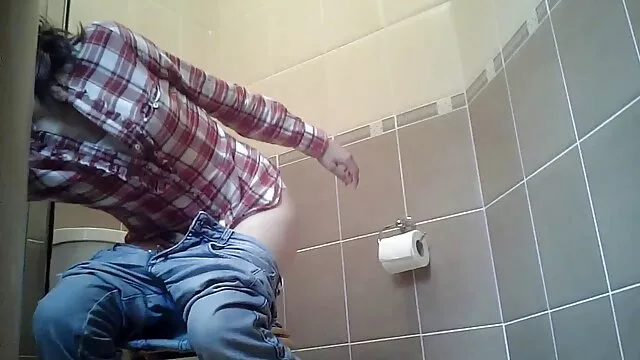 堕落した成熟した女性は、夫がいないときに黒人の恋人を家に持ち帰ります。 女の子 が 見る エッチ な 動画