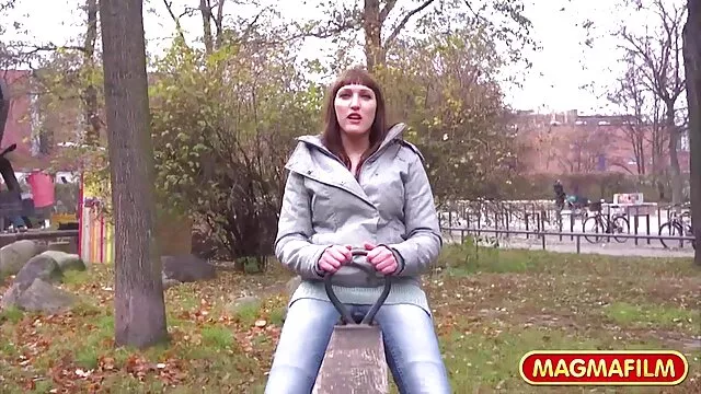 ヤギはそれ自身で豚を置く。 女の子 の 為 の h な 動画