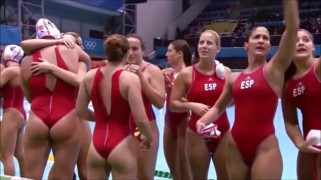 最愛の男根は彼のガールフレンドから良いフェラチオを受け取り、彼女の口に入れる準備ができています。 可愛い 子 の セックス 動画