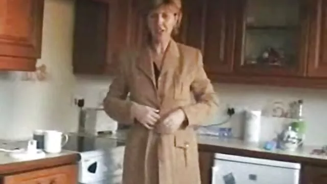 大きな黒人女性は四つんばいに荒いセックスで彼女の恋人を愛撫します。 h 女性 動画