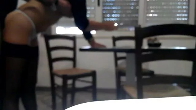 素人は深いフェラとジューシーな鞭を示しています。 女の子 の ため の エッチ な 無料 動画