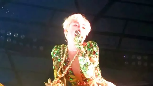 いちゃつくハンサムな若い男は、眼鏡をかけて、彼とセックスしている男のための方法を作ります。 女の子 の ため の エッチ な 動画