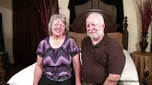 若いいたずらなポルノモデルは、庭師と路上で汚れたセックスをする準備ができています。 無料 エロ 女の子