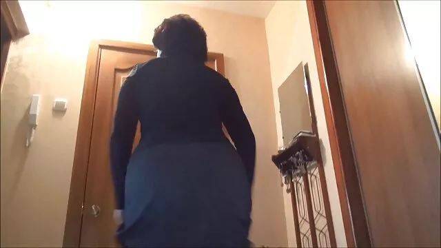 若いふしだらな女は、成熟した女性の指導の下でセックスを学ぶ。 女の子 エッチ な 動画